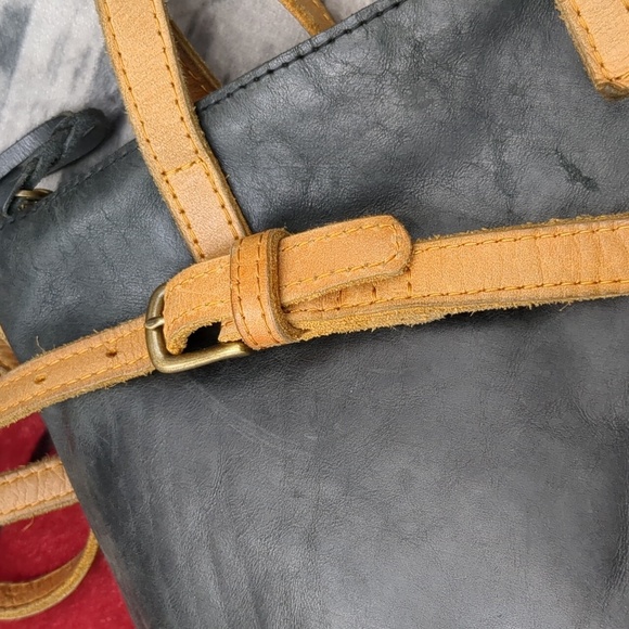 Fashionable leather tote - Picture 6 of 11